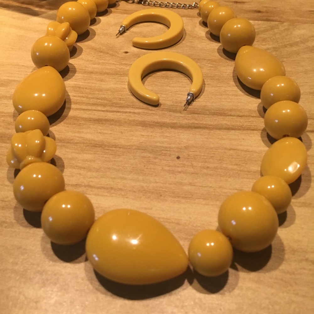 Beautiful necklace and earring set